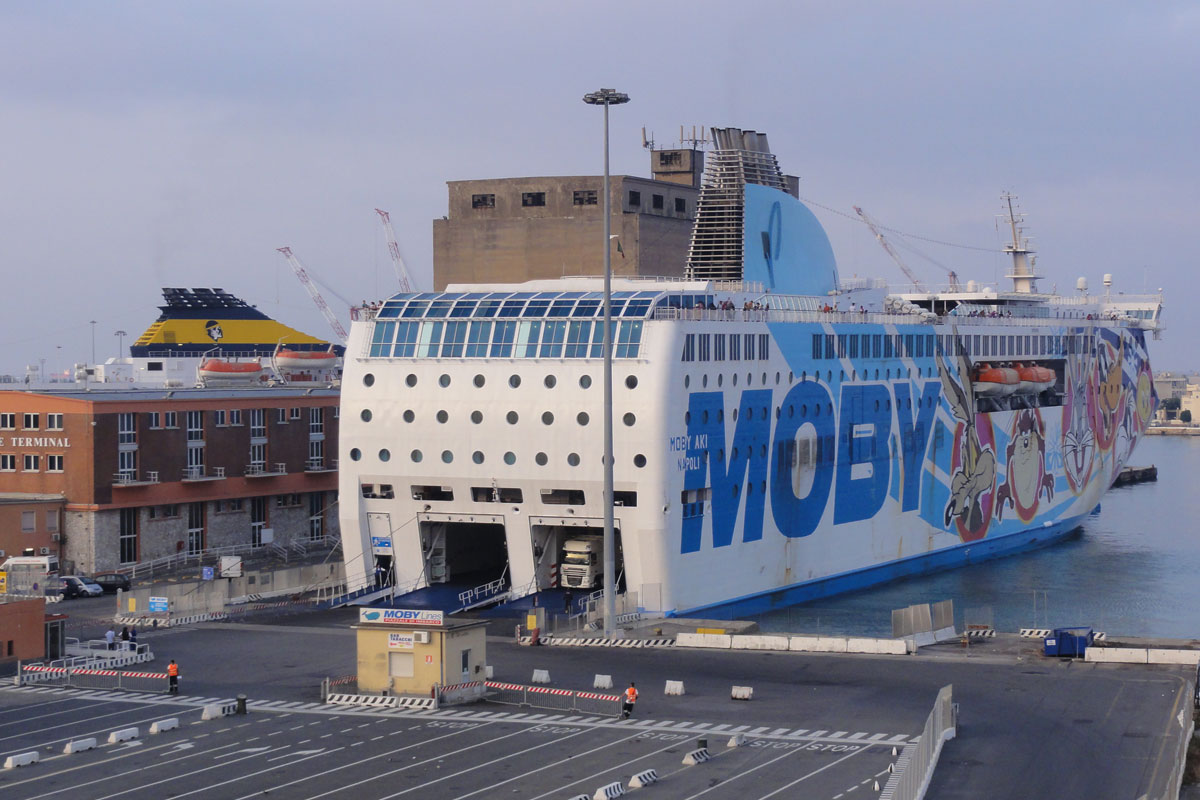 Port promowy – prom na Korsykę